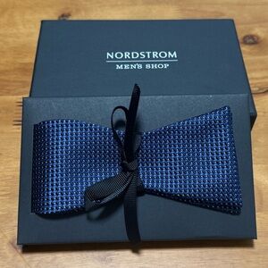 Nordstrom Men's Navy Textured Bow Tie